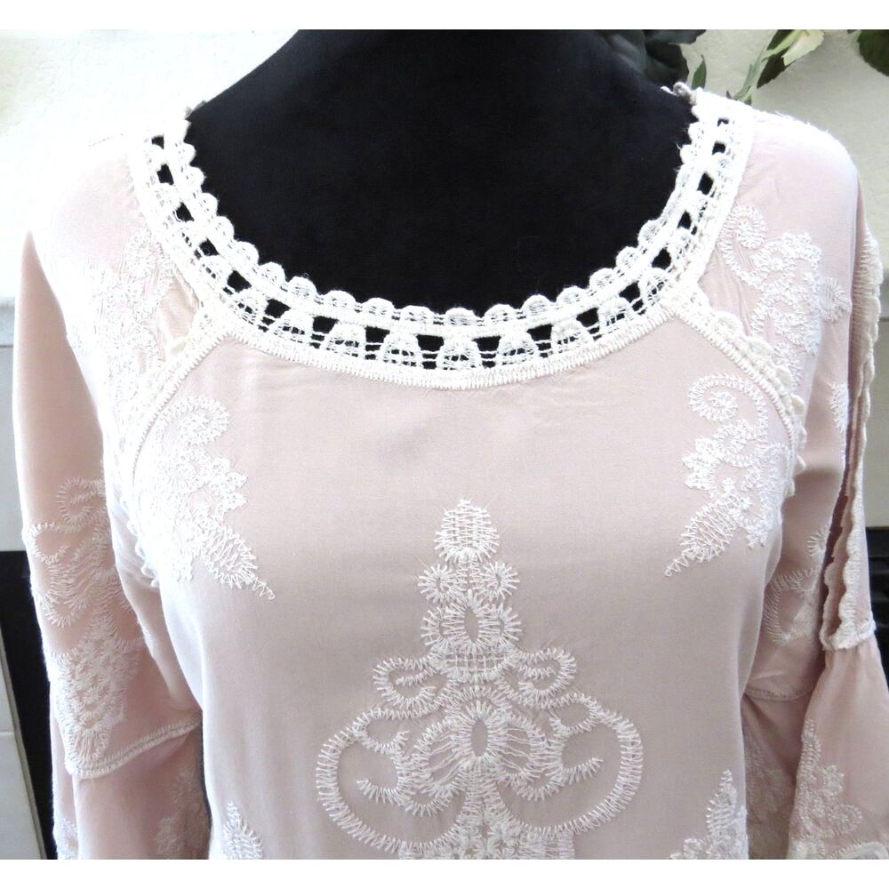 Democracy Women's Embroidered 3/4 sleeve top Blush Pink XS EUC - Picture 2 of 13